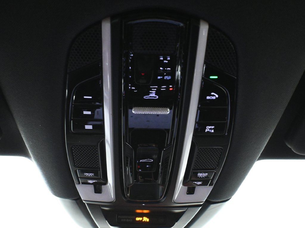 Used 2023 Porsche Cayenne AWD/4WD image 20