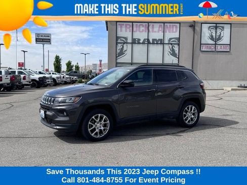 Used 2023 Jeep Compass Latitude AWD/4WD image 1