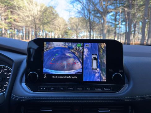 Used 2021 Nissan Rogue SL w/ Premium Package image 4