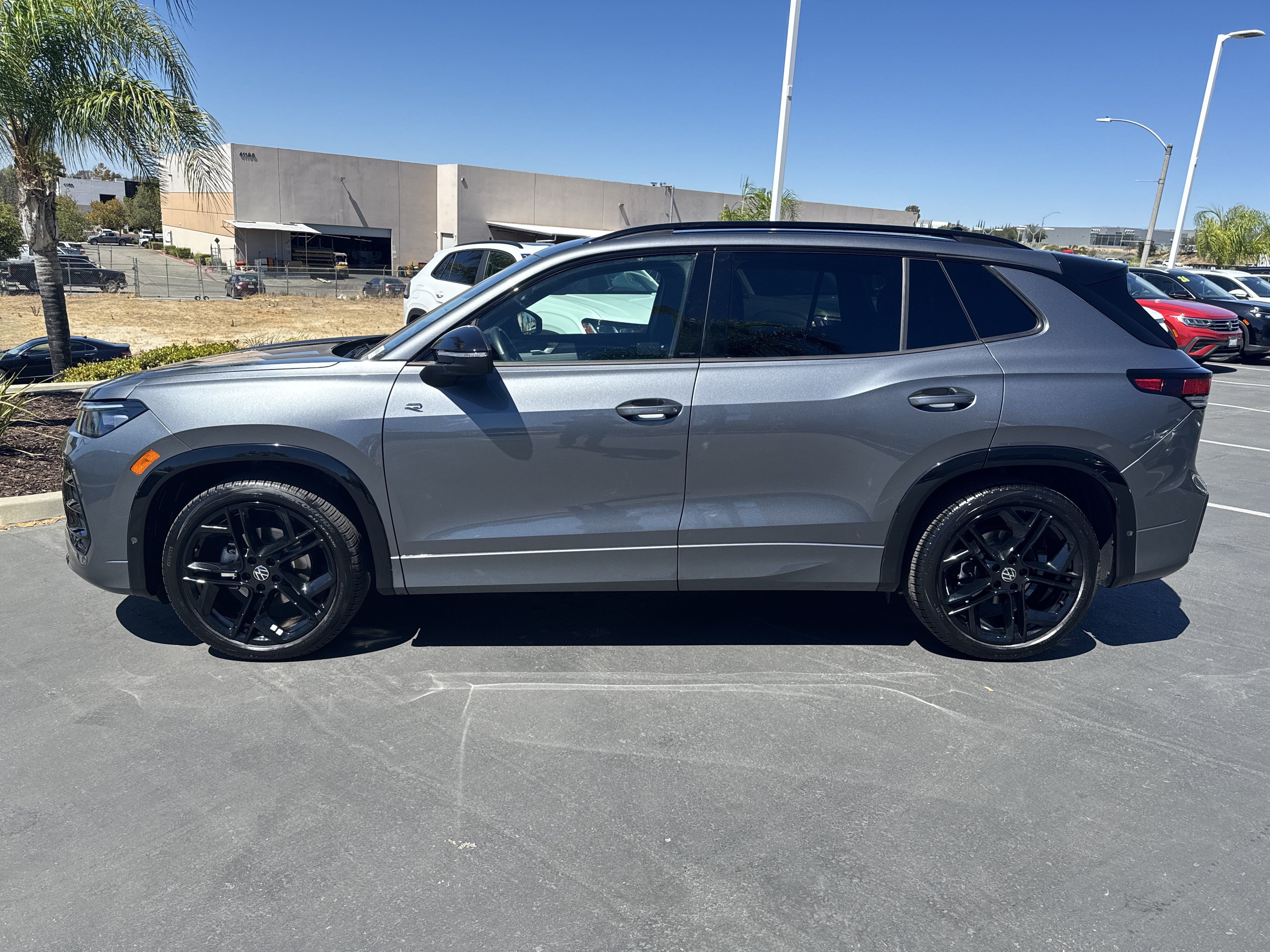 Used 2026 Volkswagen Tiguan SE R-Line FWD image 6