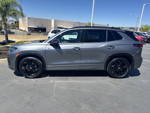 Used 2026 Volkswagen Tiguan SE R-Line FWD image 6