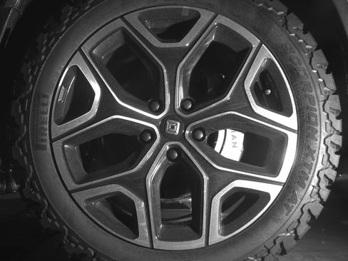 Used 2024 Rivian R1S Adventure AWD/4WD image 8