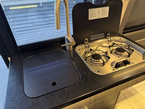 Used 2021 Mercedes-Benz Sprinter 2500 w/ Windows All Around Package image 31