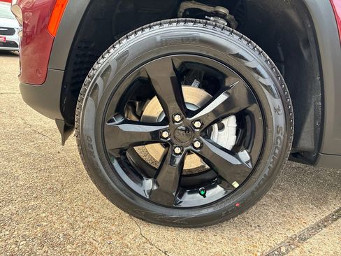 New 2025 Jeep Grand Cherokee Limited w/ Luxury Tech Group II image 28