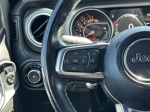 Used 2022 Jeep Wrangler Unlimited Sahara w/ LED Lighting Group AWD/4WD image 8