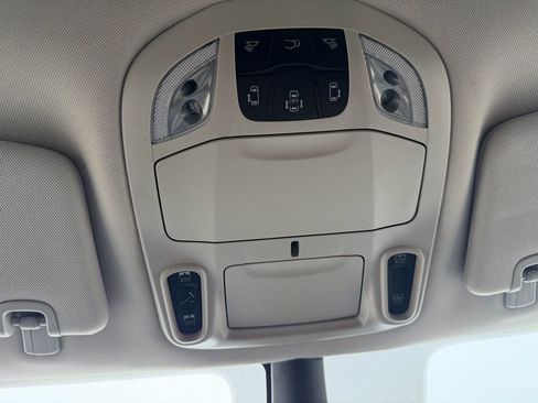 Used 2023 Chrysler Pacifica Limited FWD image 24