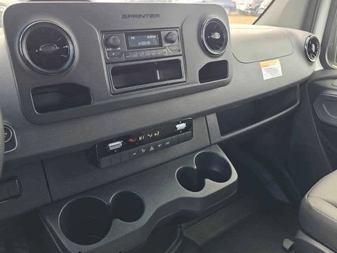 Used 2025 Mercedes-Benz Sprinter 2500 image 36