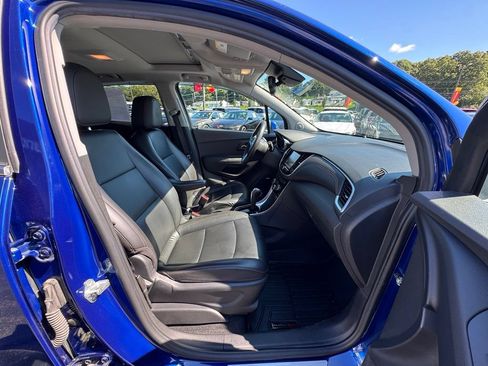 Used 2017 Chevrolet Trax Premier w/ Driver Confidence II Package AWD/4WD image 24