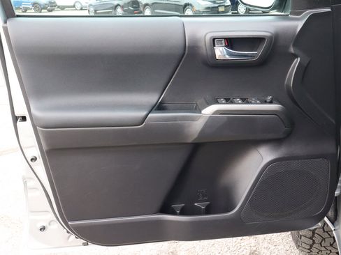 Used 2022 Toyota Tacoma TRD Off-Road image 17