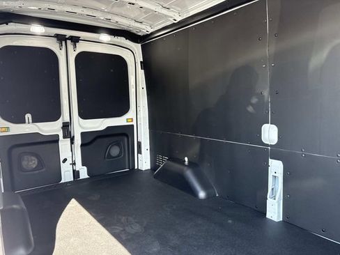 New 2026 Ford Transit 250 148 Medium Roof RWD image 18