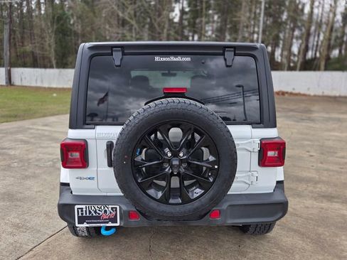 Used 2022 Jeep Wrangler Unlimited Sahara w/ Cold Weather Group image 4