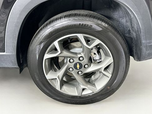 Used 2025 Chevrolet Trax LT image 11