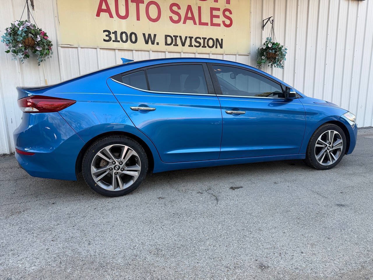 Used 2017 Hyundai Elantra Limited FWD image 4