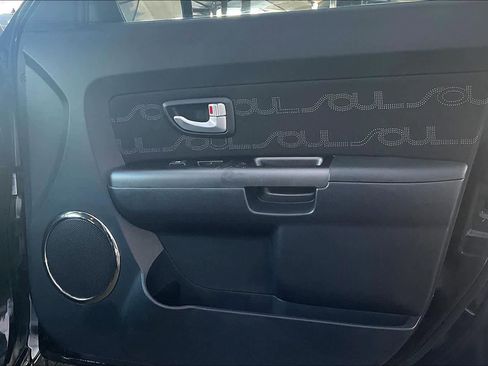Used 2013 Kia Soul + FWD image 22