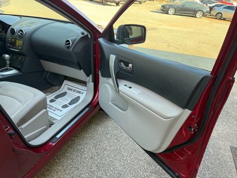 Used 2012 Nissan Rogue SV FWD image 17