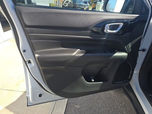 New 2026 Jeep Compass Limited image 10