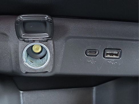 Used 2025 Chevrolet Trax LT image 17