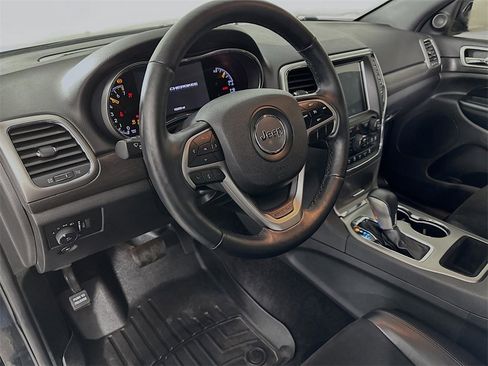 Used 2018 Jeep Grand Cherokee Altitude image 16