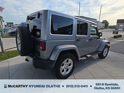 Used 2015 Jeep Wrangler Unlimited Sahara w/ Connectivity Group AWD/4WD image 15