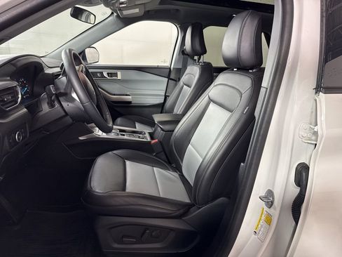 Used 2023 Ford Explorer XLT w/ Equipment Group 202A image 16