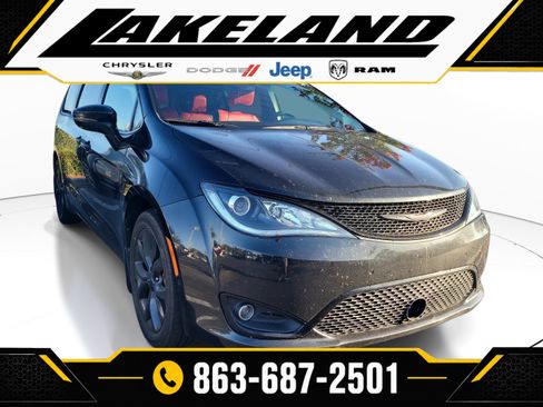 Used 2020 Chrysler Pacifica Limited w/ Quick Order Package 27H Red S FWD image 1