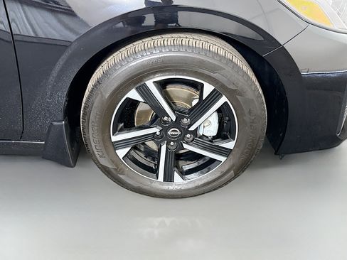 Used 2025 Nissan Sentra SV FWD image 32