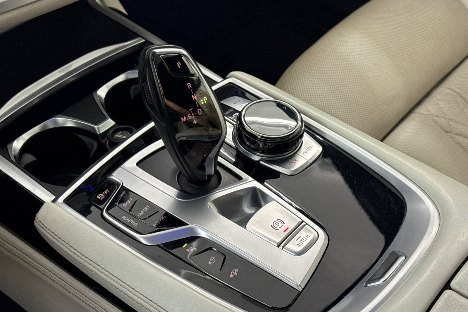 Used 2019 BMW 750i w/ Executive Package RWD image 18