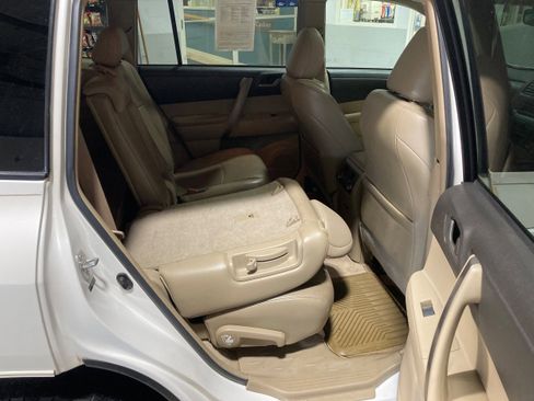 Used 2010 Toyota Highlander SE image 10