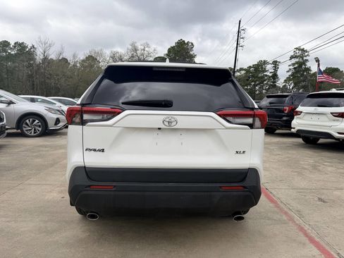 Used 2023 Toyota RAV4 XLE w/ Convenience Package image 9