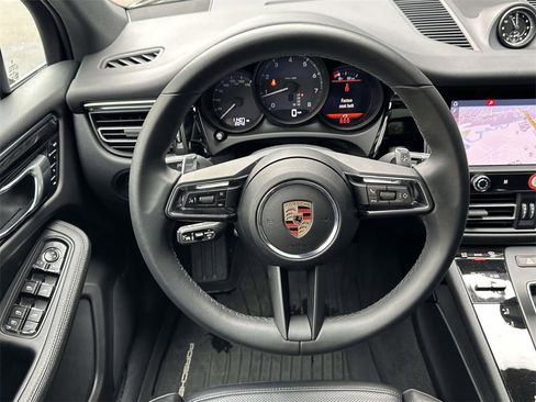 Used 2025 Porsche Macan image 15