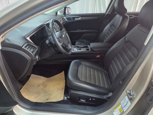 Used 2017 Ford Fusion SE w/ Equipment Group 201A AWD/4WD image 14