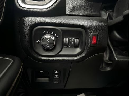 Used 2023 RAM 1500 Laramie AWD/4WD image 17