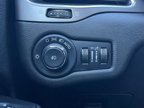 Used 2020 Jeep Cherokee Latitude Plus image 35