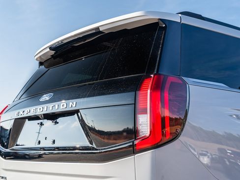 New 2026 Ford Expedition Active image 11