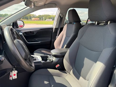 Used 2020 Toyota RAV4 LE w/ All Weather Liner Package AWD/4WD image 16