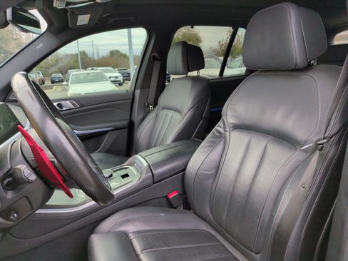 Used 2021 BMW X5 M50i image 24