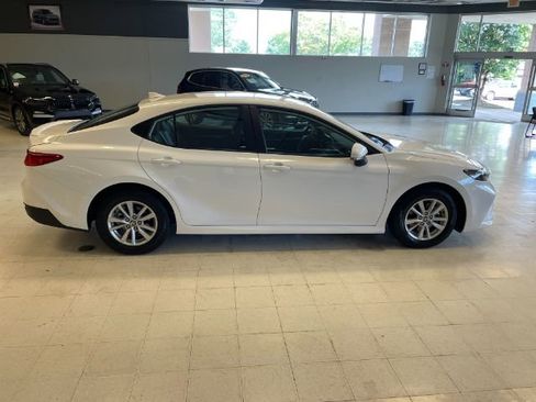 Used 2025 Toyota Camry LE w/ Convenience Package FWD image 5