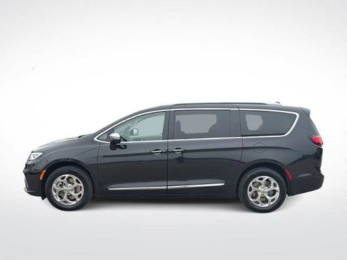 Used 2021 Chrysler Pacifica Limited w/ Uconnect Theater Family Group AWD/4WD image 5
