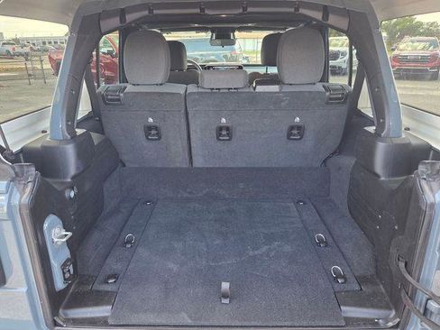 Used 2025 Jeep Wrangler Sahara image 36