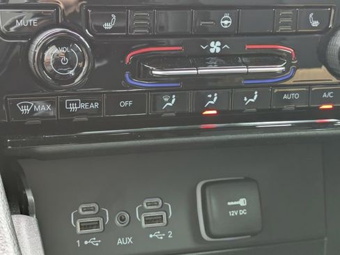 New 2025 Jeep Grand Cherokee Limited w/ Black Appearance Package image 23