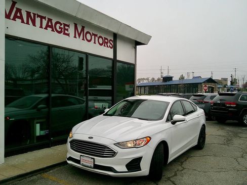 Used 2019 Ford Fusion SE image 1