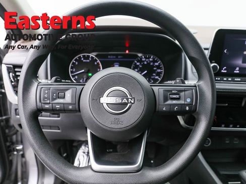 Used 2022 Nissan Rogue SV image 10