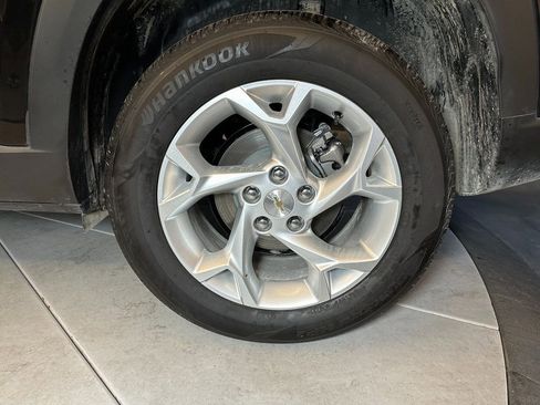 Used 2025 Chevrolet Trax LS w/ LS Convenience Package image 24