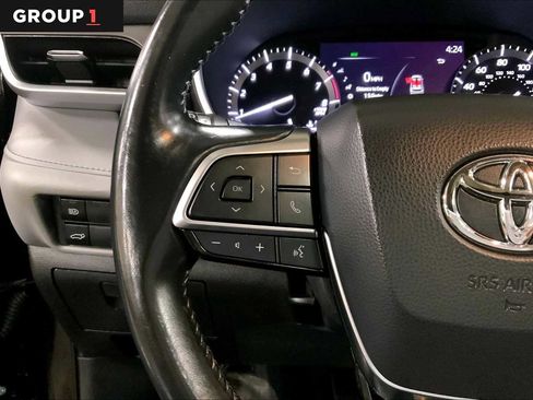 Certified 2021 Toyota Highlander XLE image 24