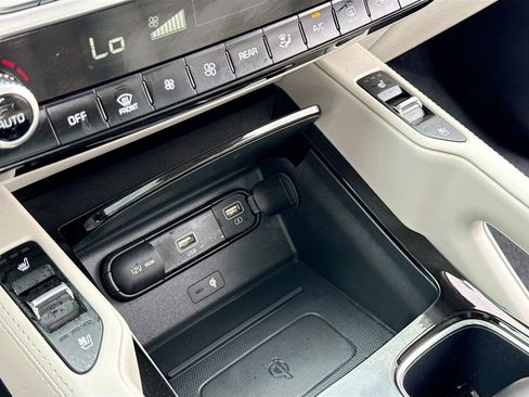 Used 2022 Kia Telluride EX w/ EX Premium Package FWD image 12