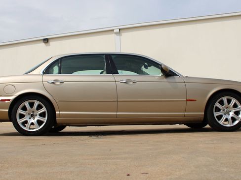 Used 2005 Jaguar XJ8 RWD image 5