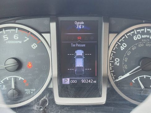 Used 2019 Toyota Tacoma SR5 RWD image 14