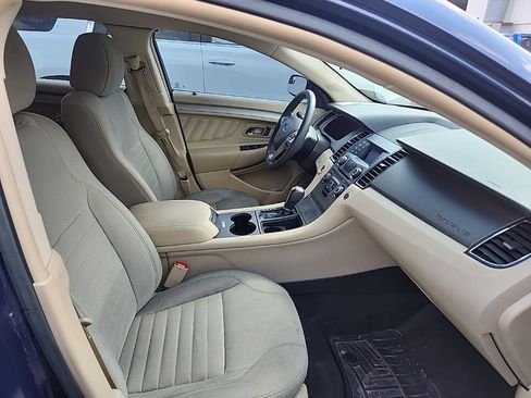 Used 2017 Ford Taurus SE image 9