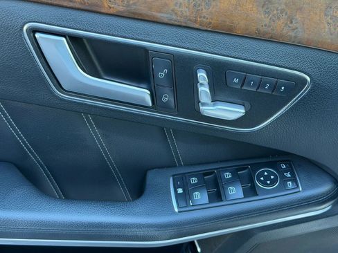 Used 2016 Mercedes-Benz E 400 Sedan image 32