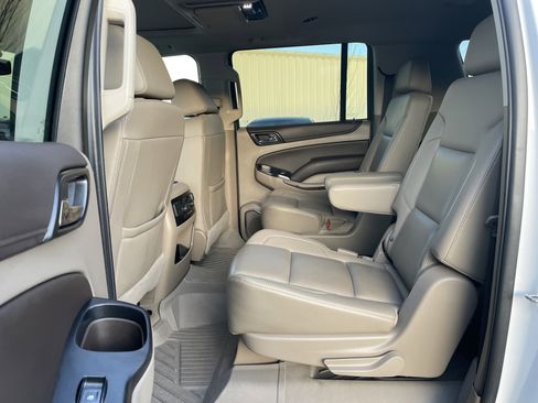 Used 2020 Chevrolet Suburban LT image 35